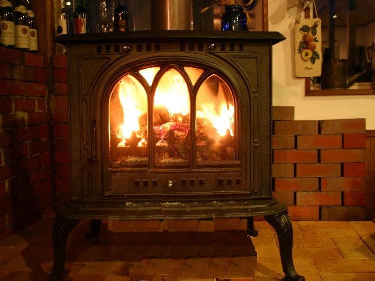 薪ストーブで冬もあったか♪