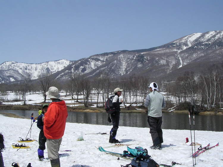 春の笹ヶ峰で歩くスキー