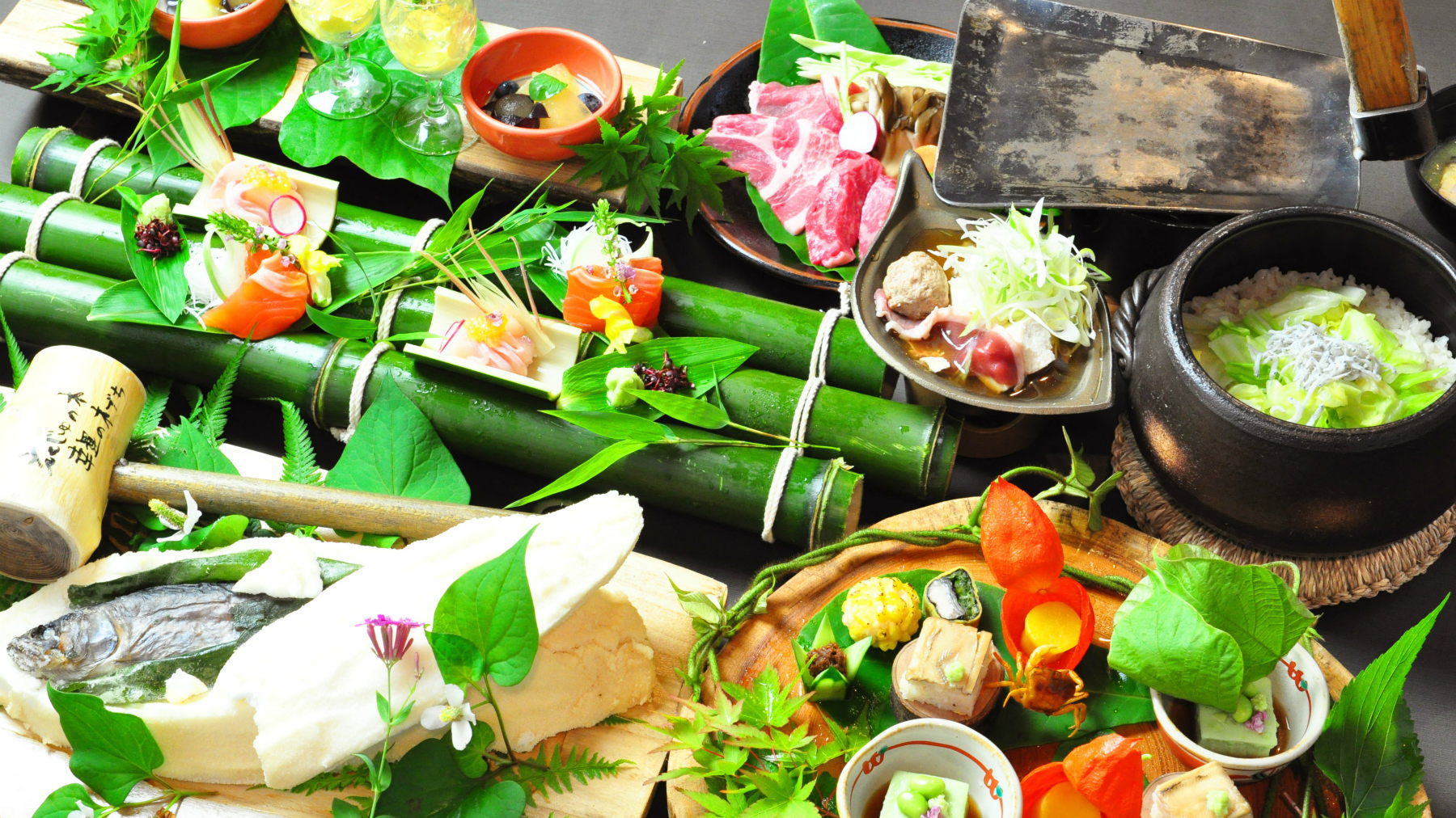 【夏の一例】ご夕食は季節替わりの「里山の懐石」をご用意します