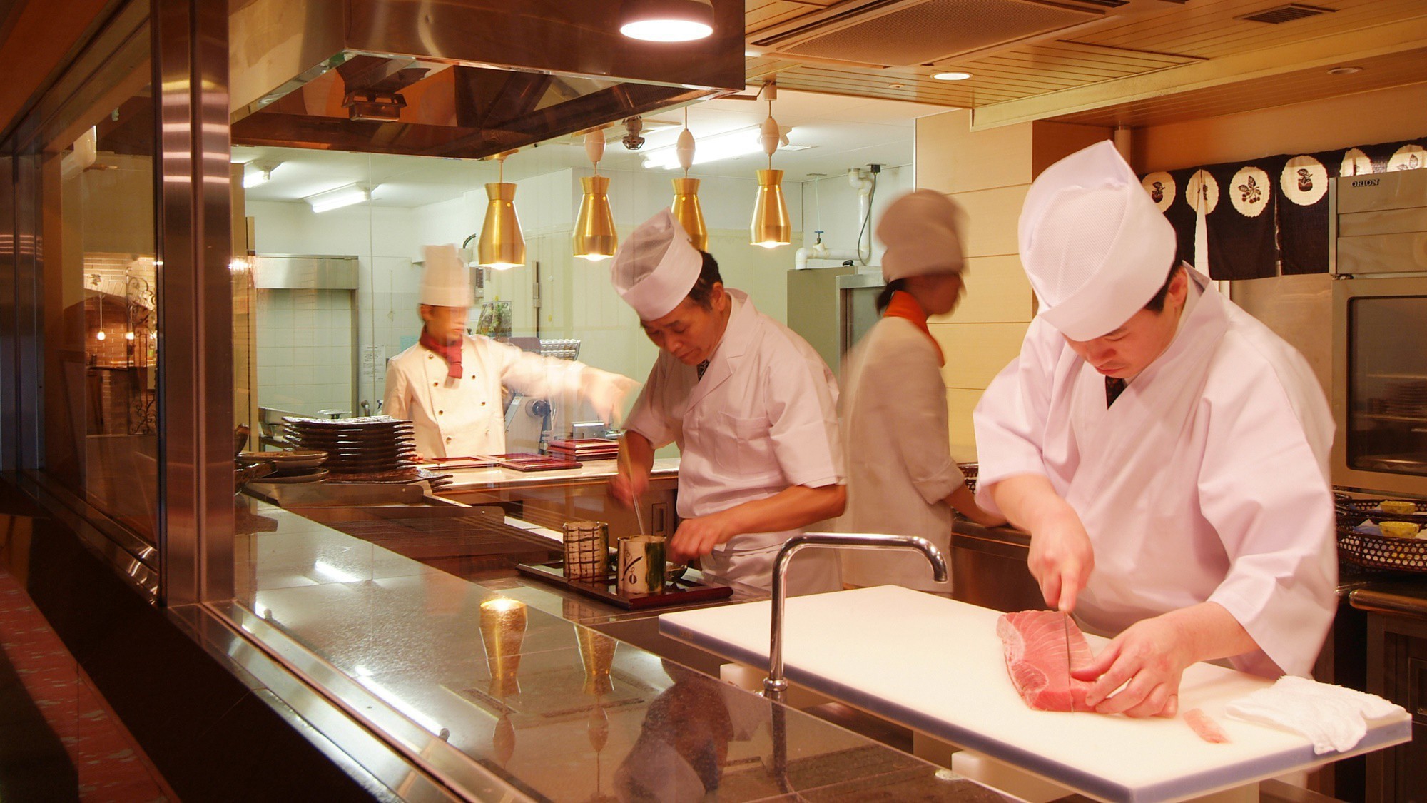 【古窯の職人】お客様の心と体にまっすぐに届く、風味豊かなお料理でおもてなしします。