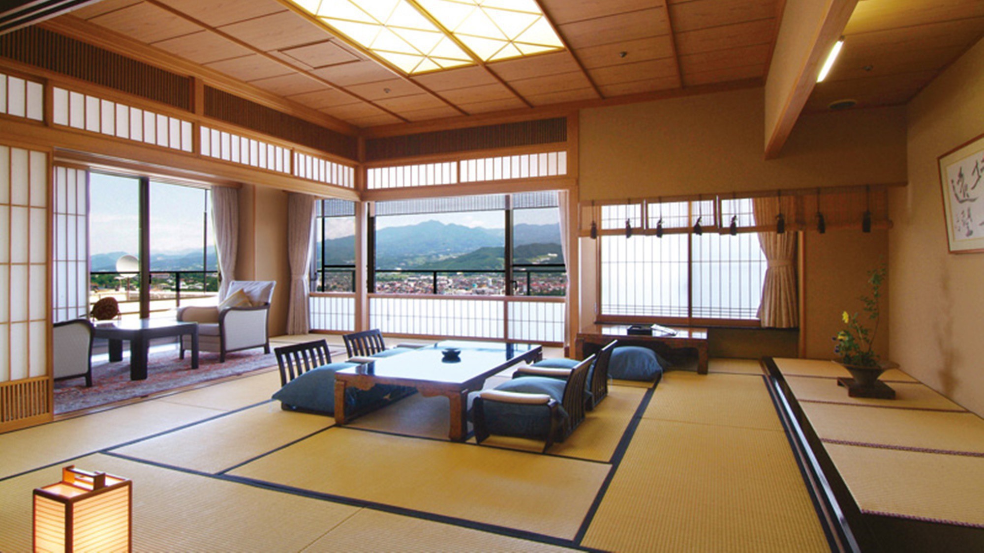 【貴賓室和室】全てが最上級。最上階ならではの蔵王連峰の絶景を贅沢に堪能できるお部屋。