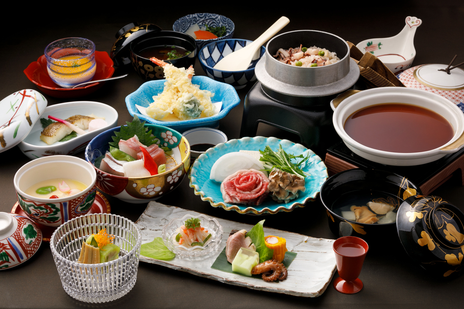 会席料理（一例：豊後牛すき煮会席）