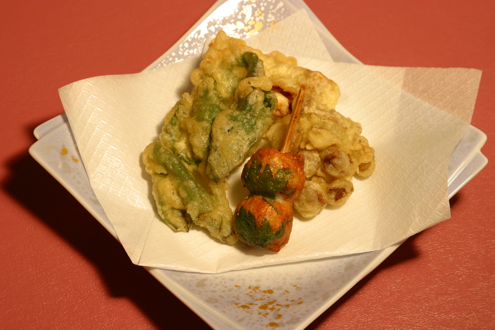 【夕食一例】季節の野菜を使った天ぷら。