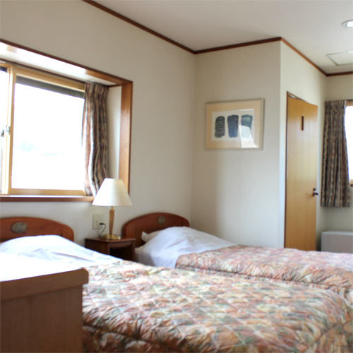 Miyazu Onsen Ryokan Tsurunoya Set in a prime location of Miyazu, Miyazu Onsen Ryokan Tsurunoya puts everything the city has to offer just outside your doorstep. The property offers guests a range of services and amenities designed