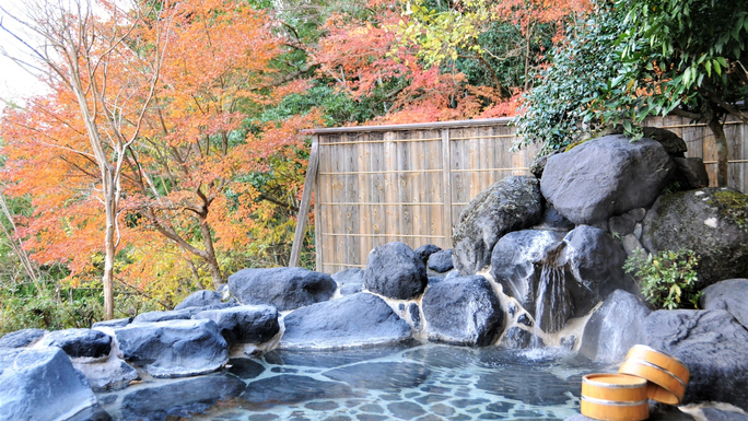 貸切露天風呂・岩風呂（秋イメージ）