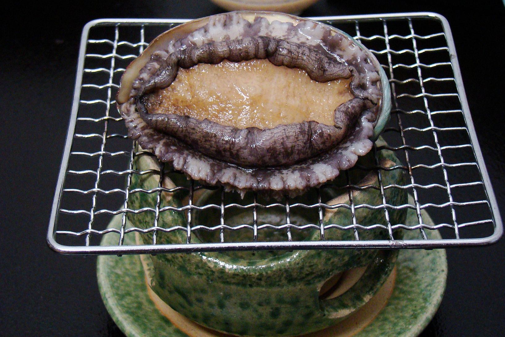 活きあわびの踊り焼き一例