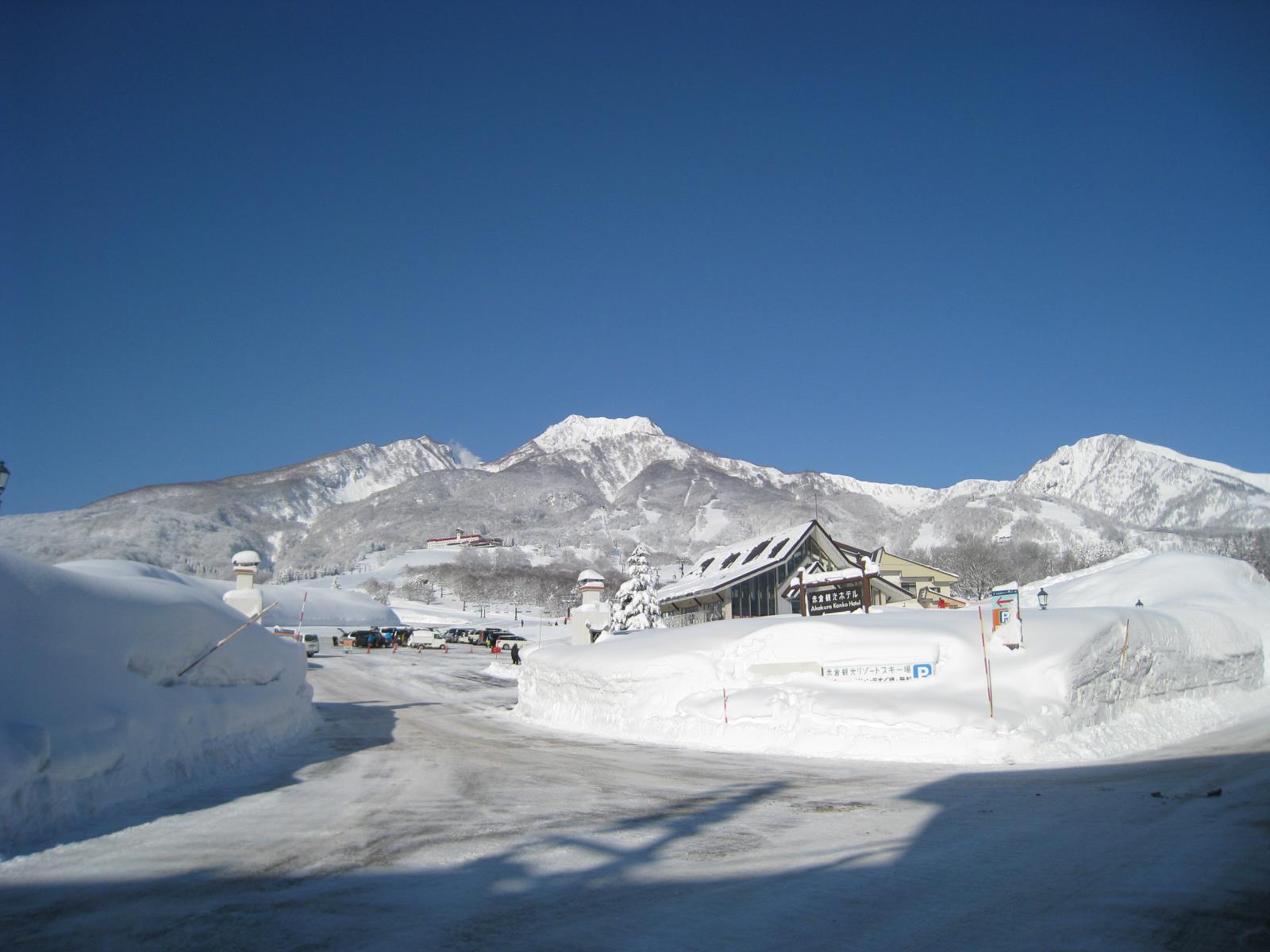 赤倉観光リゾートスキー場と妙高山
