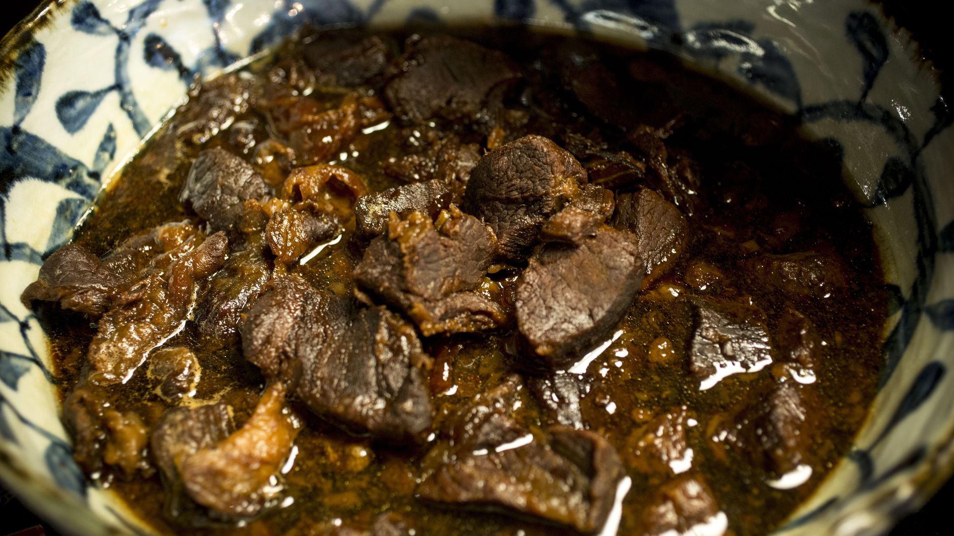 【ご朝食】厳選食材を使用した料理を朝食にもご用意〜牛煮込み〜（ある日の一例）