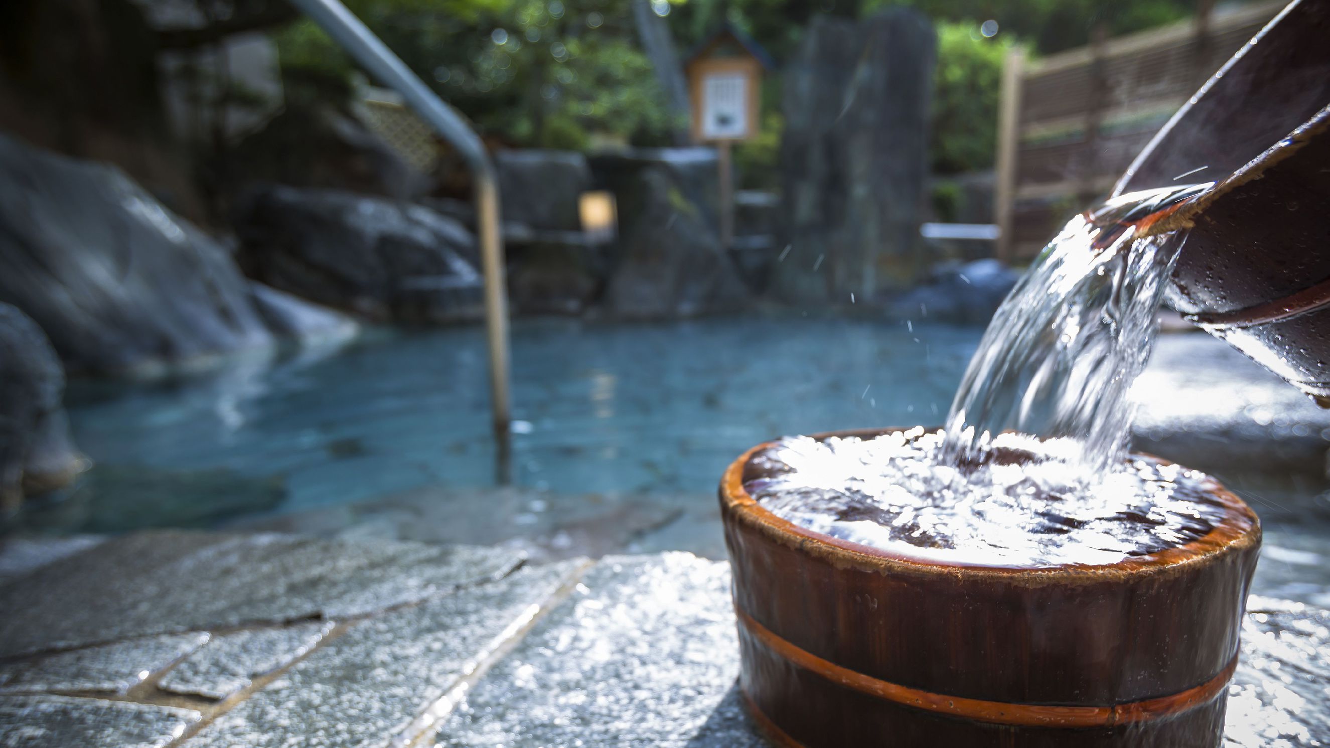 【温泉】天然温泉／保温効果が抜群の「熱の湯」と呼ばれる天然温泉