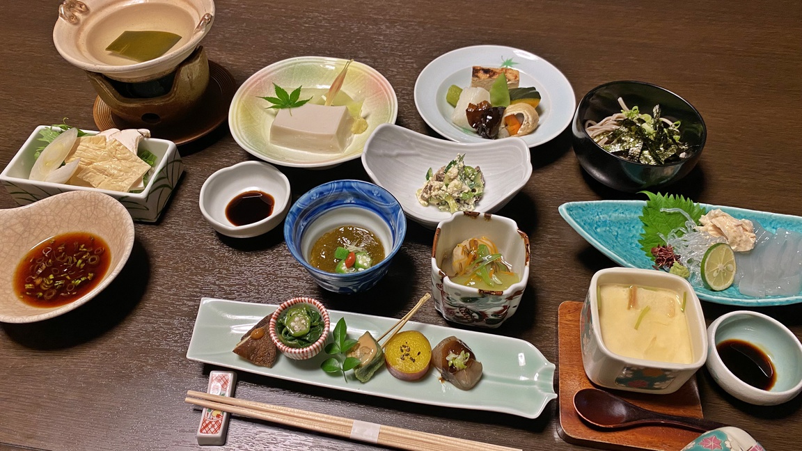*【精進料理一例】穀類・豆類・野菜類の食材のみを使用した体にやさしい健康食。ボリュームも満点です！