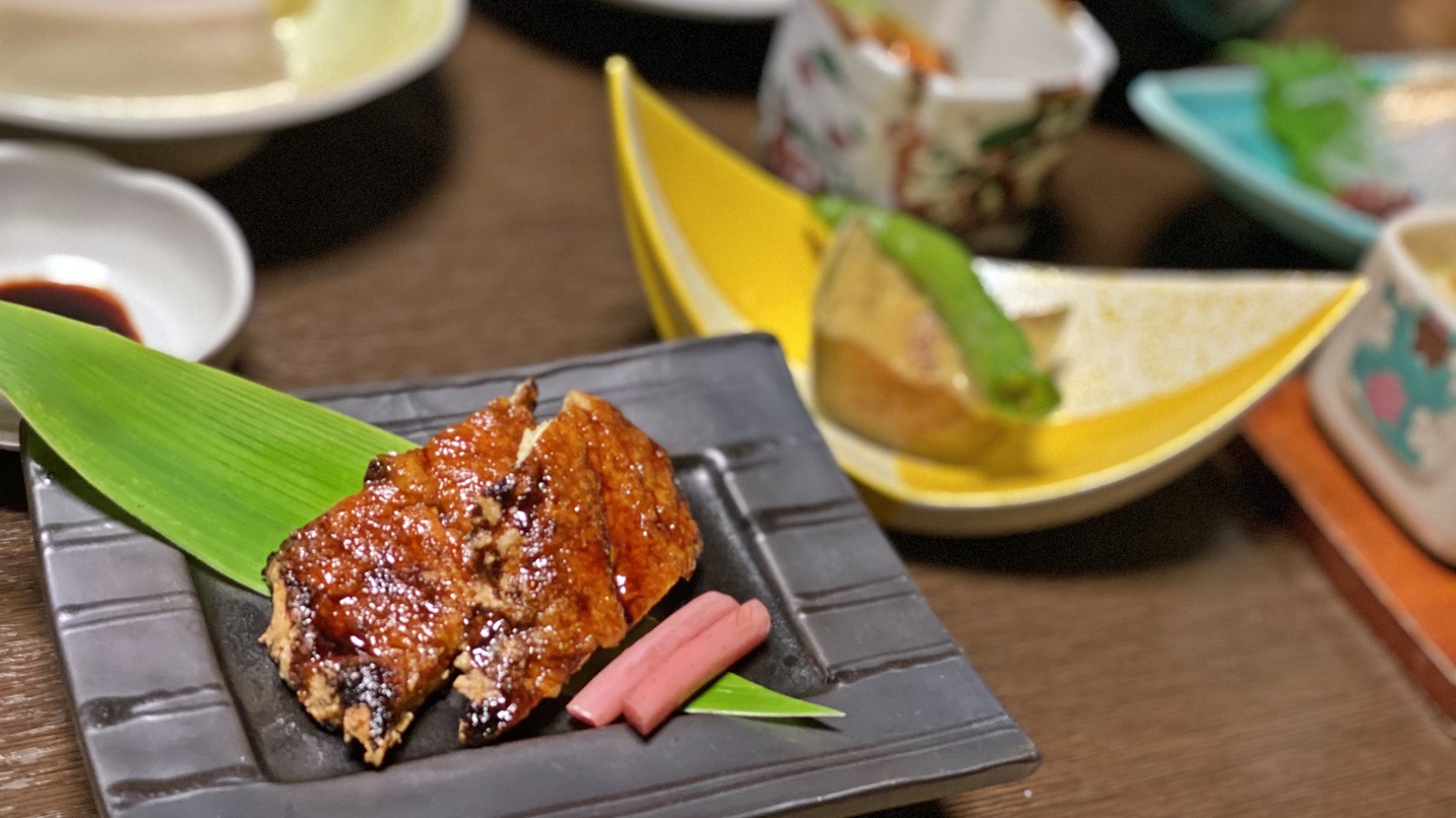 *【精進料理一例】本物そっくりの鰻もどきの正体はなんと大豆！自慢のタレに漬け込んでます