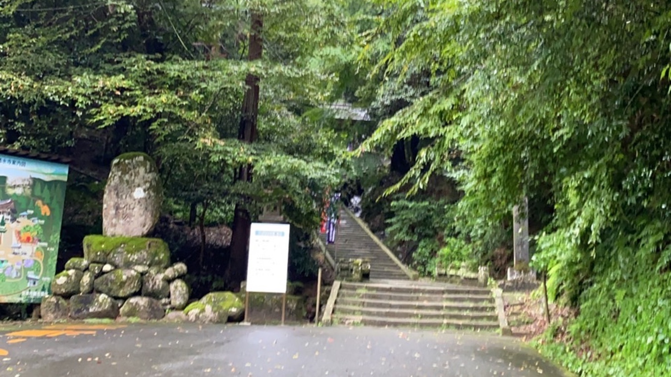 *【道順③】清水寺へと続く階段が見えてきますのでお上りください。