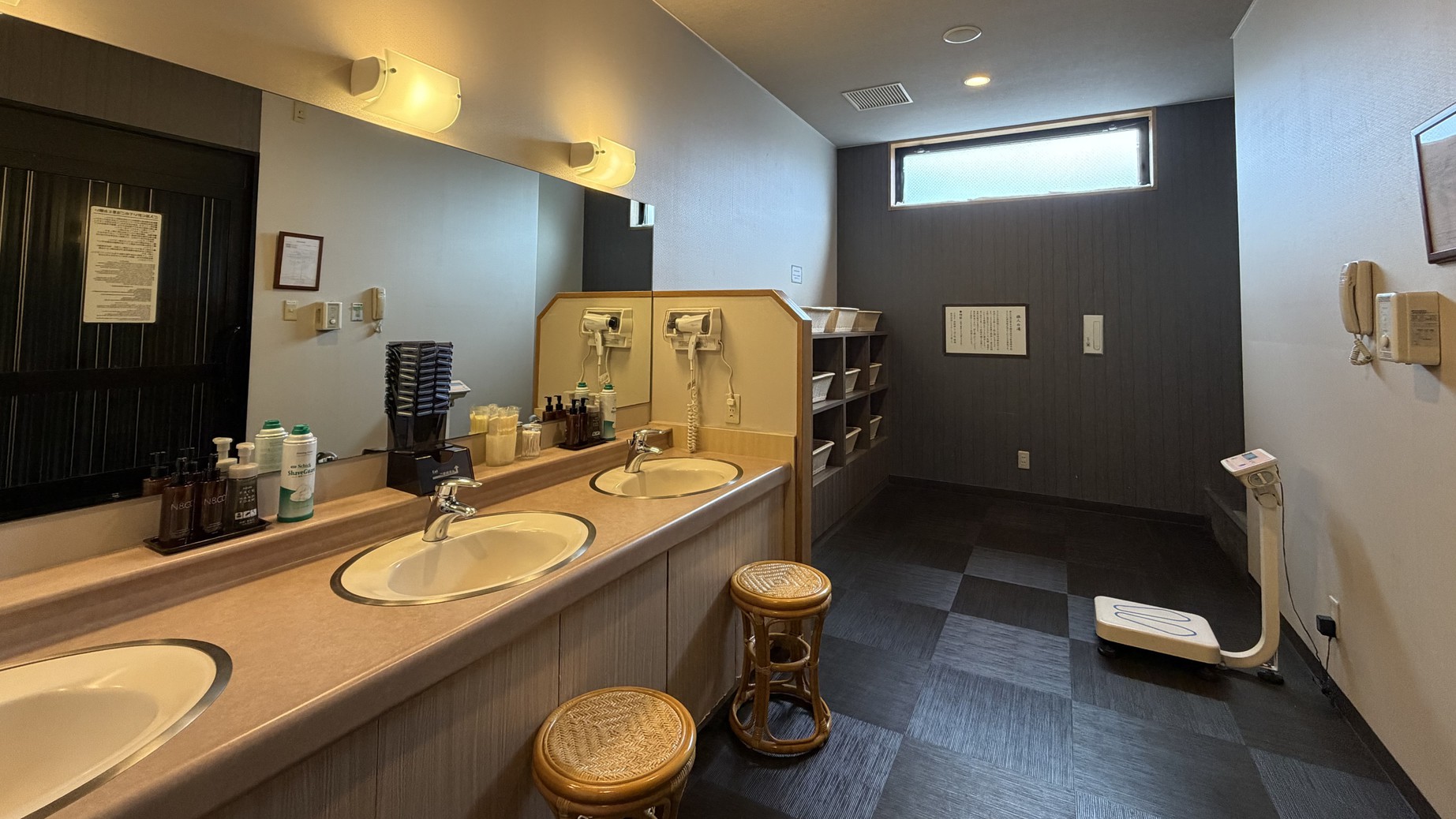 男性大浴場脱衣所