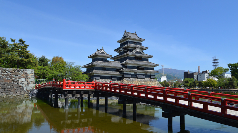 **【国宝・松本城】戦国時代に造られた深志城が始まりで、現存する五重六階の天守の中で日本最古の城。