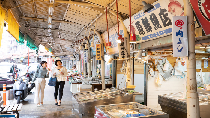 戸尾市場。大正時代から佐世保の台所として親しまれてきた。©;長崎県観光連盟