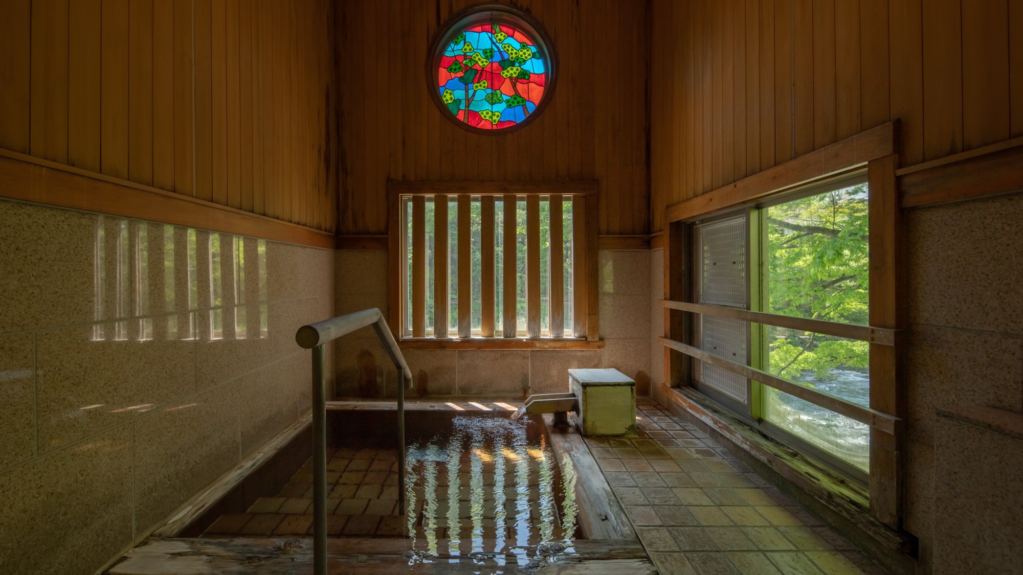 【貸切風呂「白蓮の湯」】プライベートでゆったり温泉をお楽しみください。