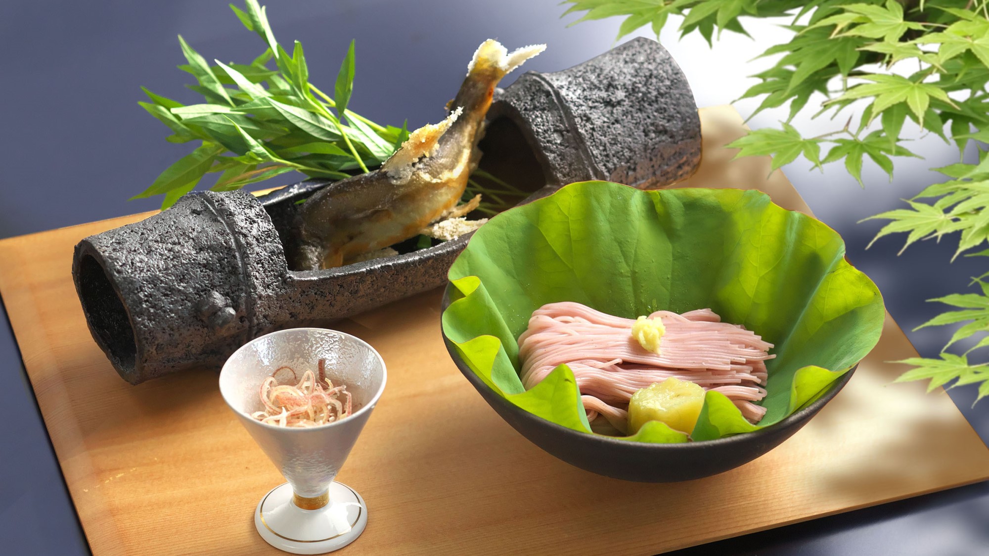 【一品イメージ】ふわふわに焼きあがった利根川若鮎塩焼きの香ばしい香りが食欲をそそります。