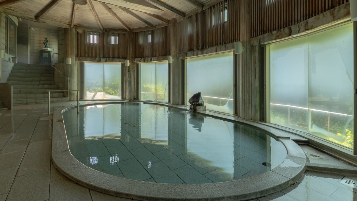 【大浴場「水晶風呂」】館内で15の湯巡りをお楽しみいただけます。