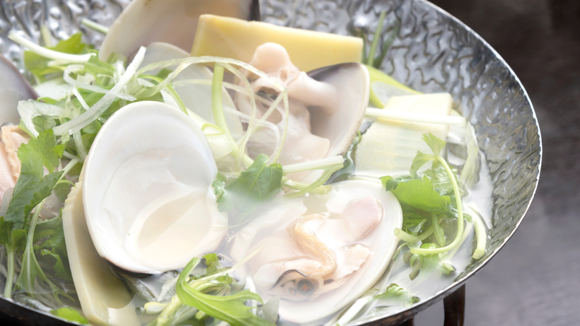 茨城の春の味、ハマグリを使用した春の小鍋。茨城県産ハマグリの旨味をシンプルに味わえる優しい味付け。