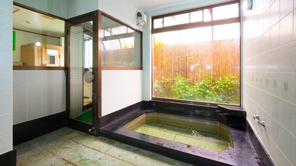 *男湯／森林浴効果のある当館の人工温泉は日頃の疲れを癒してくれます♪