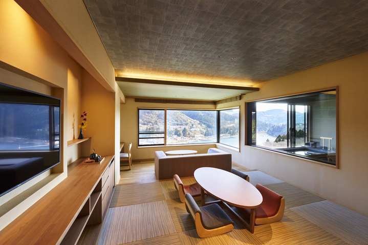 半露天風呂から芦ノ湖一望の「豊月自慢の特別室」76平米