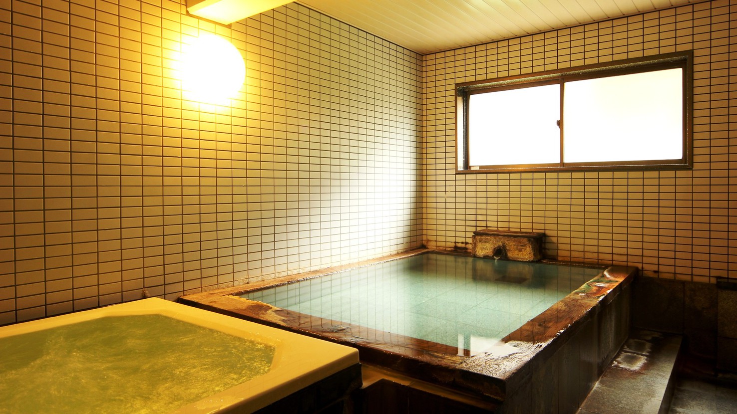 2つの浴槽で草津の湯をお楽しみいただけます。24時間入浴可能！