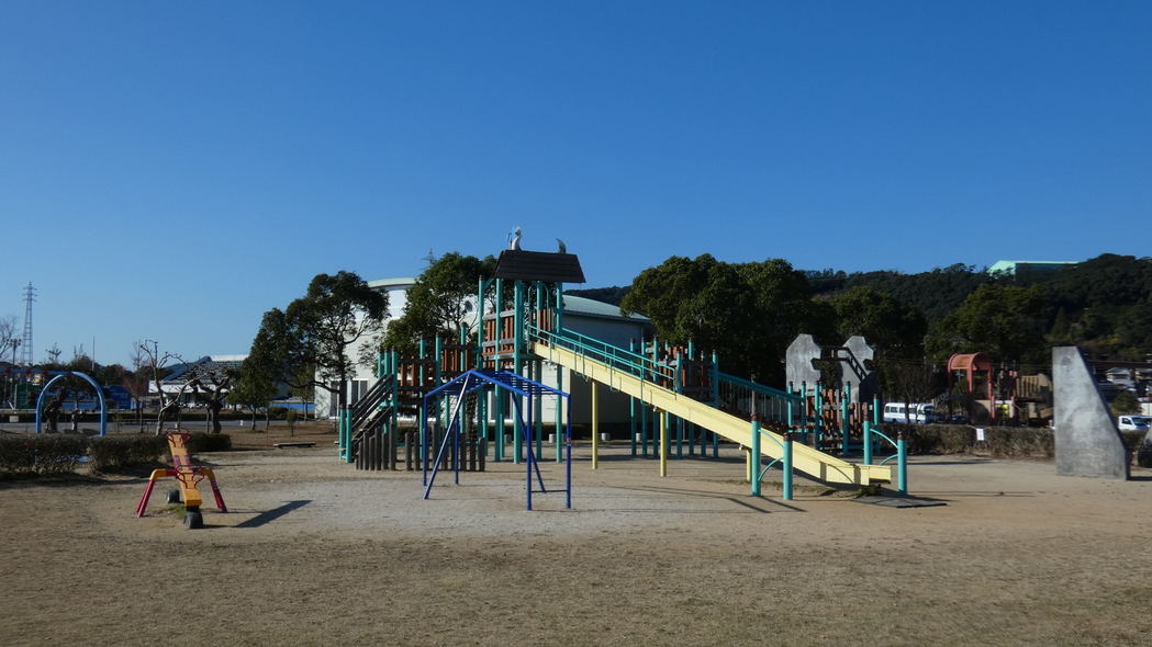 山崎運動公園【お子様向け遊具エリア】車で１分