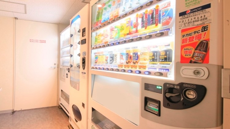 自動販売機(アルコール、ソフトドリンク、カップ麺)11階にございます