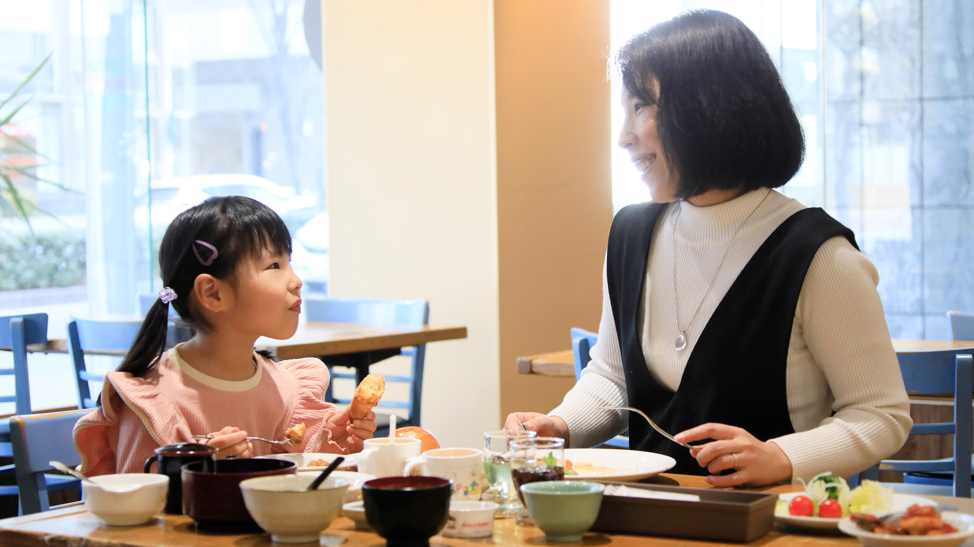 新鮮な食材を使った朝食ビュッフェを、ご用意しております。ご家族やご友人と朝食をお楽しみください♪