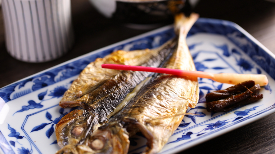 【おもてなし朝膳】真アジの干物など、2種類から選べる「朝の焼き魚」