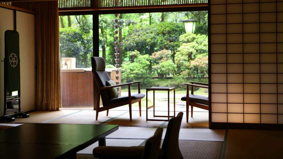 【桃山第露天風呂付特別室】お部屋から望む庭園