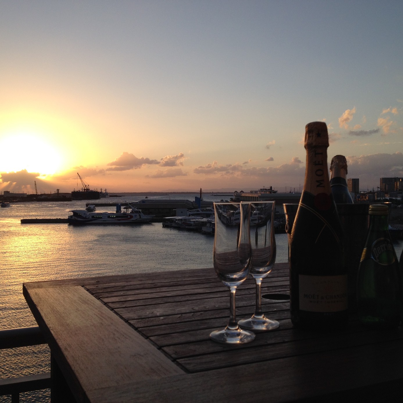 3Fレストランテラス夕暮れ