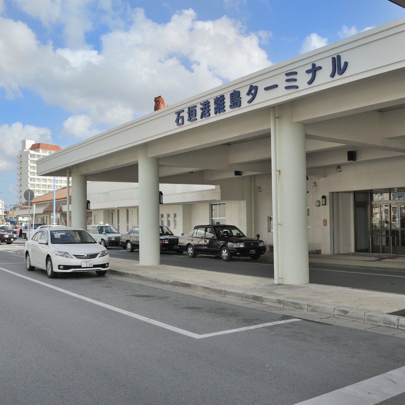 離島ターミナル正面