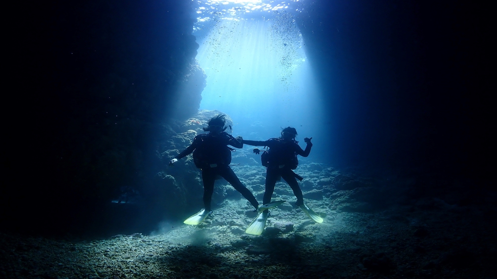 ＜アクティビティ＞青の洞窟体験ダイビングプラン