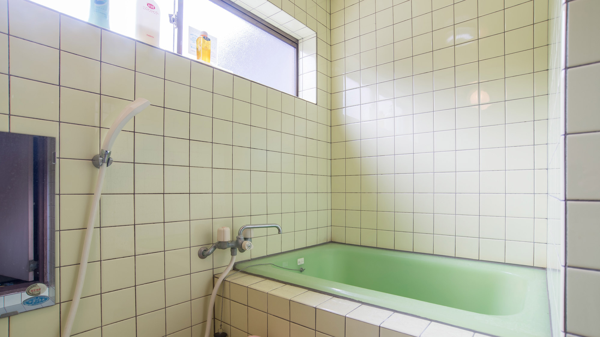 *【和室一例/お風呂】お風呂は室内にあるため、気兼ねなくお好きなタイミングでご利用いただけます。