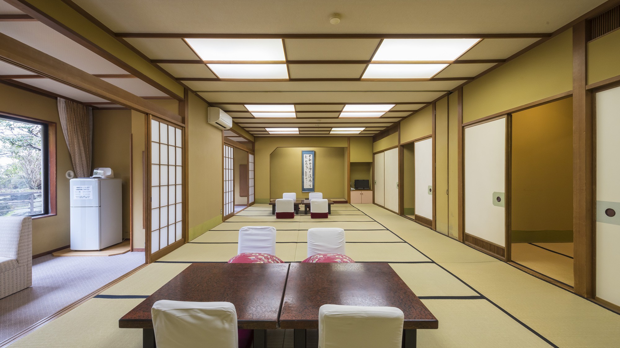 大部屋和室２７畳二間続きの広々和室