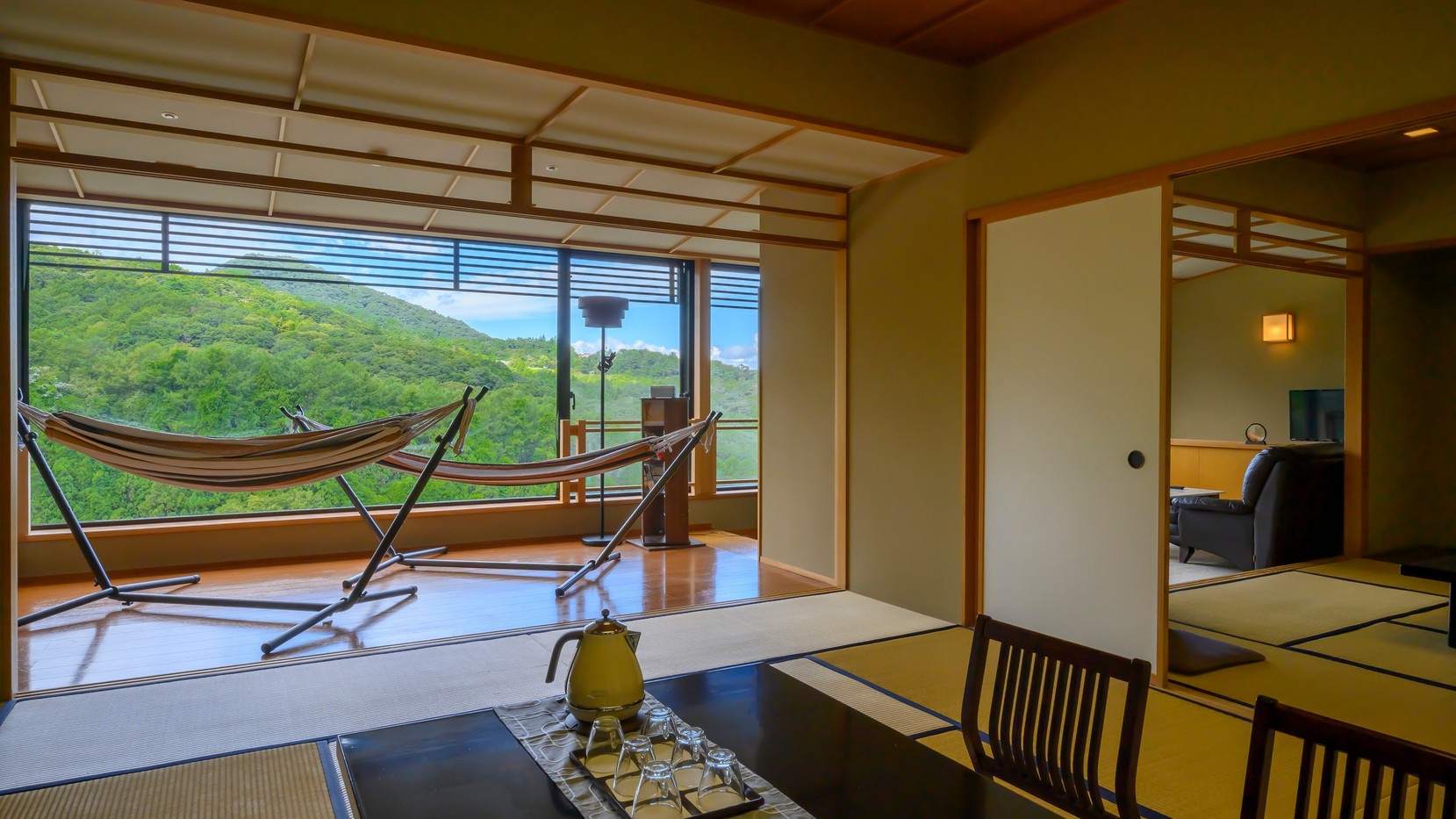 新客室「心寧-kokone-」最上階から伊香保の大自然を一望できます。