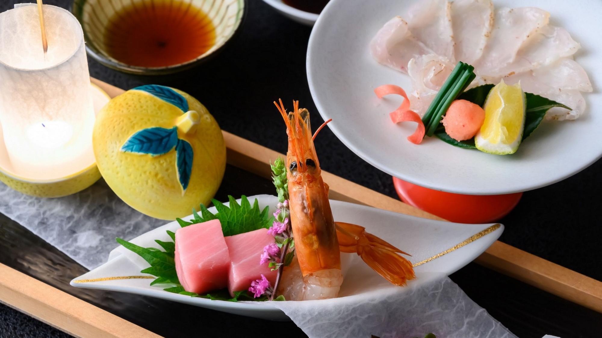旬の海の幸を使用した新鮮なお造りは料理長お勧めの一品です。