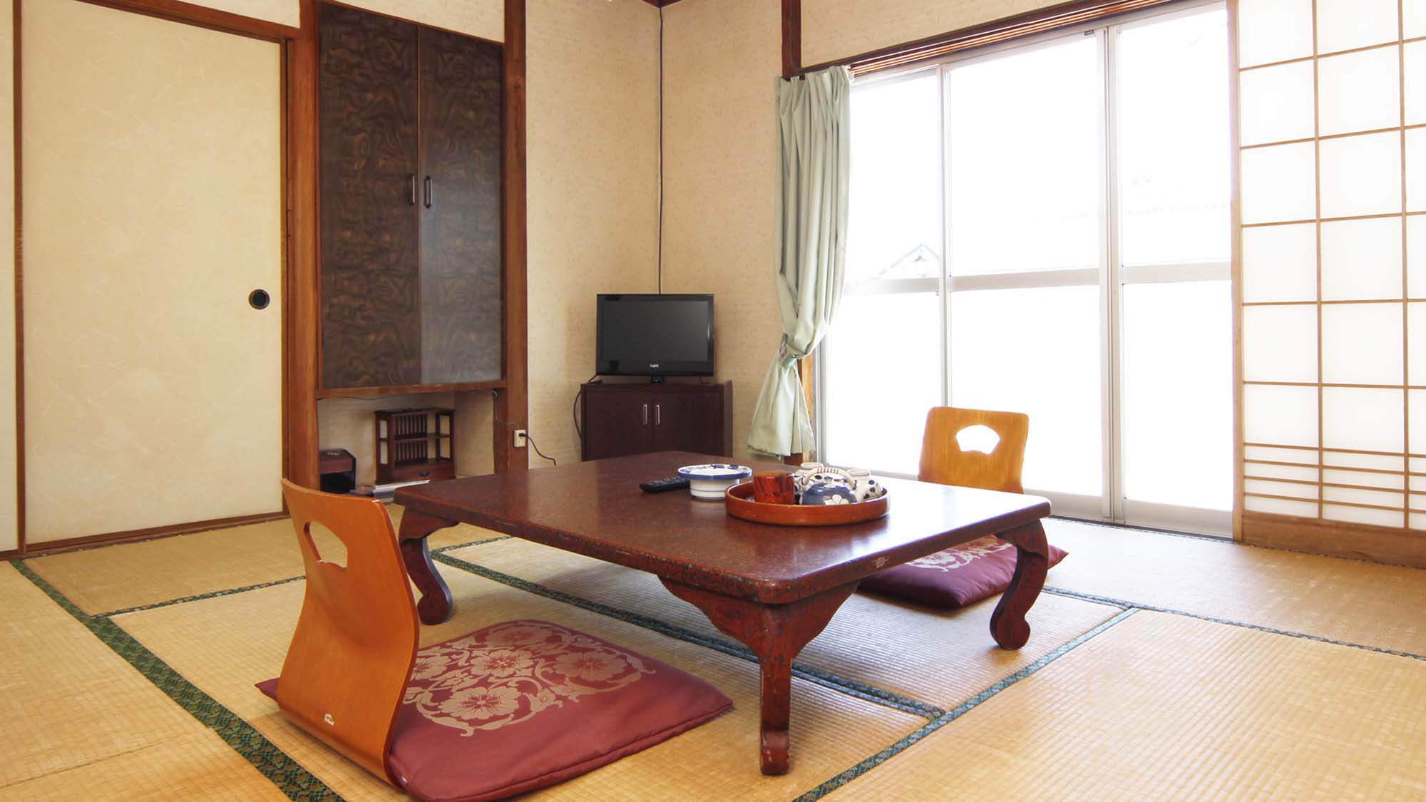 Horaikan Horaikan is perfectly located for both business and leisure guests in Kumamoto. The property offers a high standard of service and amenities to suit the individual needs of all travelers. Service-mind
