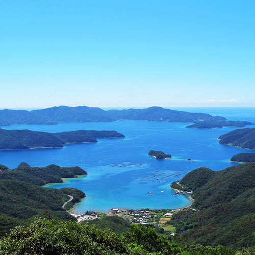 高知山展望台より大島海峡（奄美観光協会提供画像）