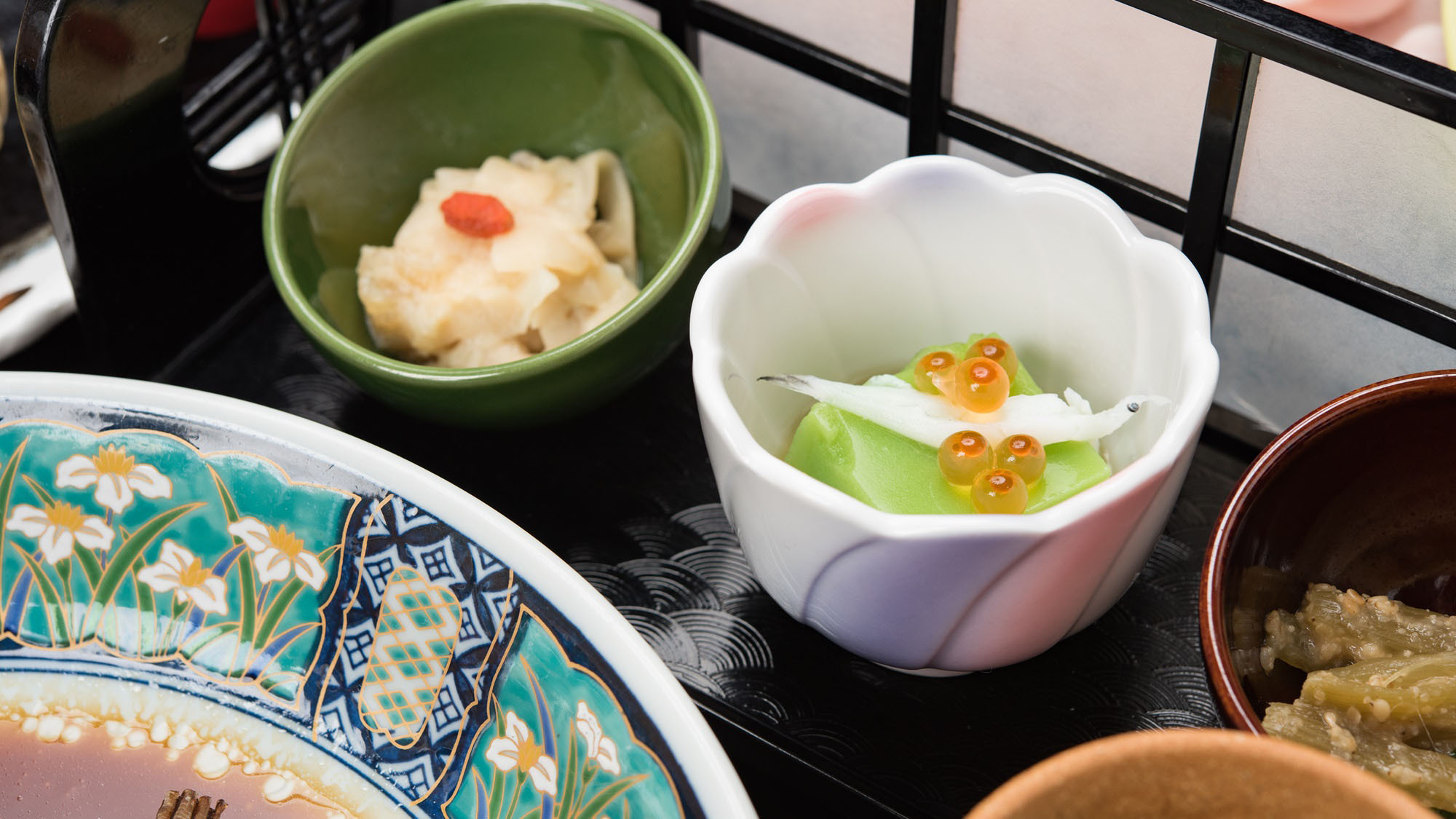 *【夕食一例】季節の食材を使った会席をどうぞ。