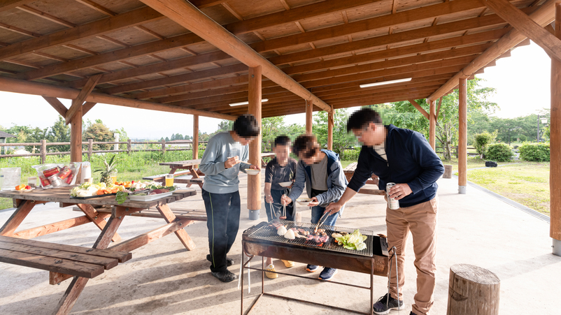 *【BBQ一例】みんなで楽しく手ぶらでBBQ♪お飲み物は持ち込み自由です！※画像はイメージです
