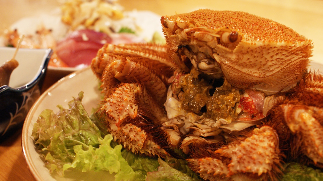 *夕食一例/鮮度抜群の茹でたて味付け毛蟹など海の幸をご提供いたします。
