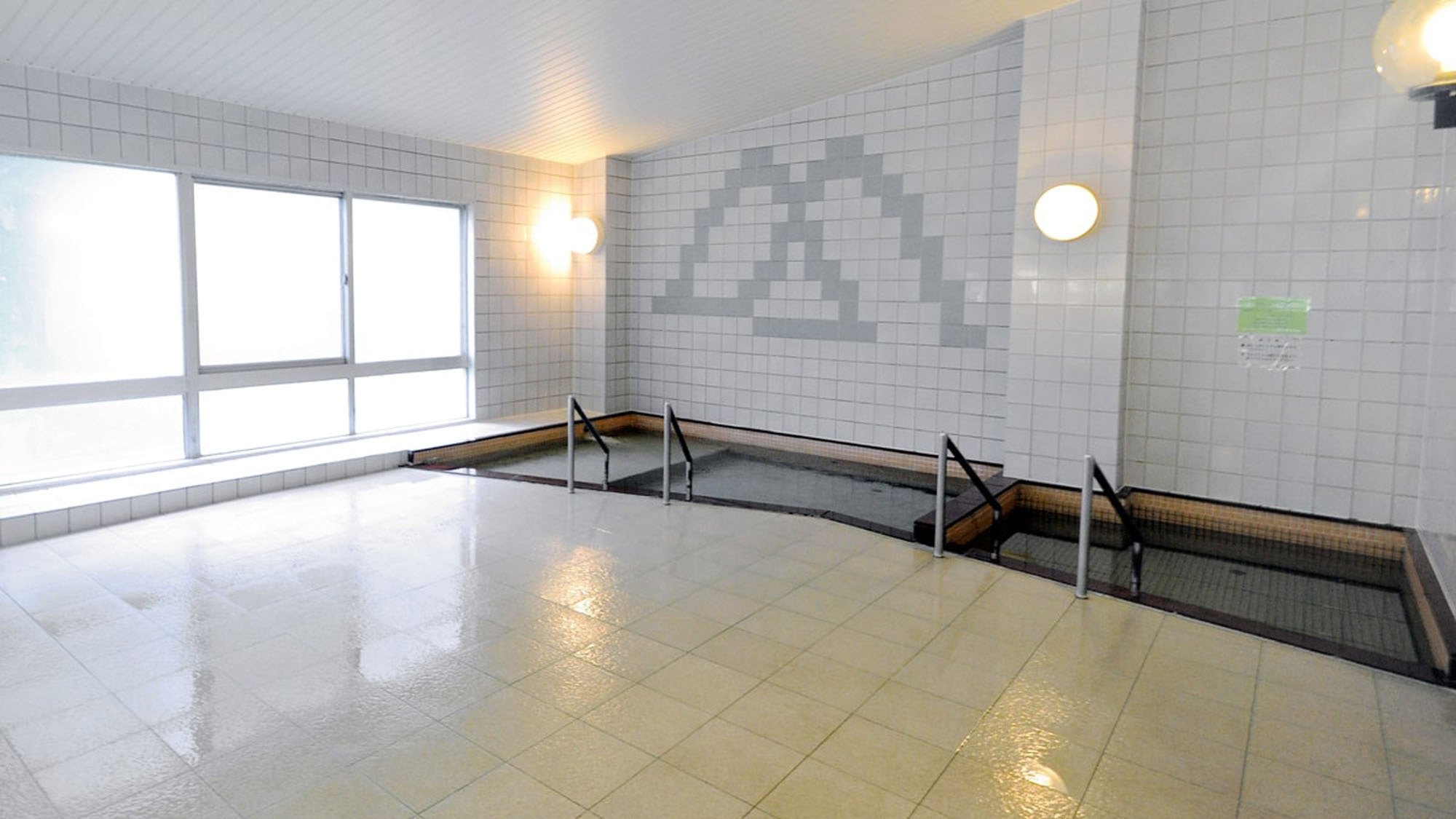 【大浴場】広々とした大浴場は日帰りでのご入浴も可能となっております。