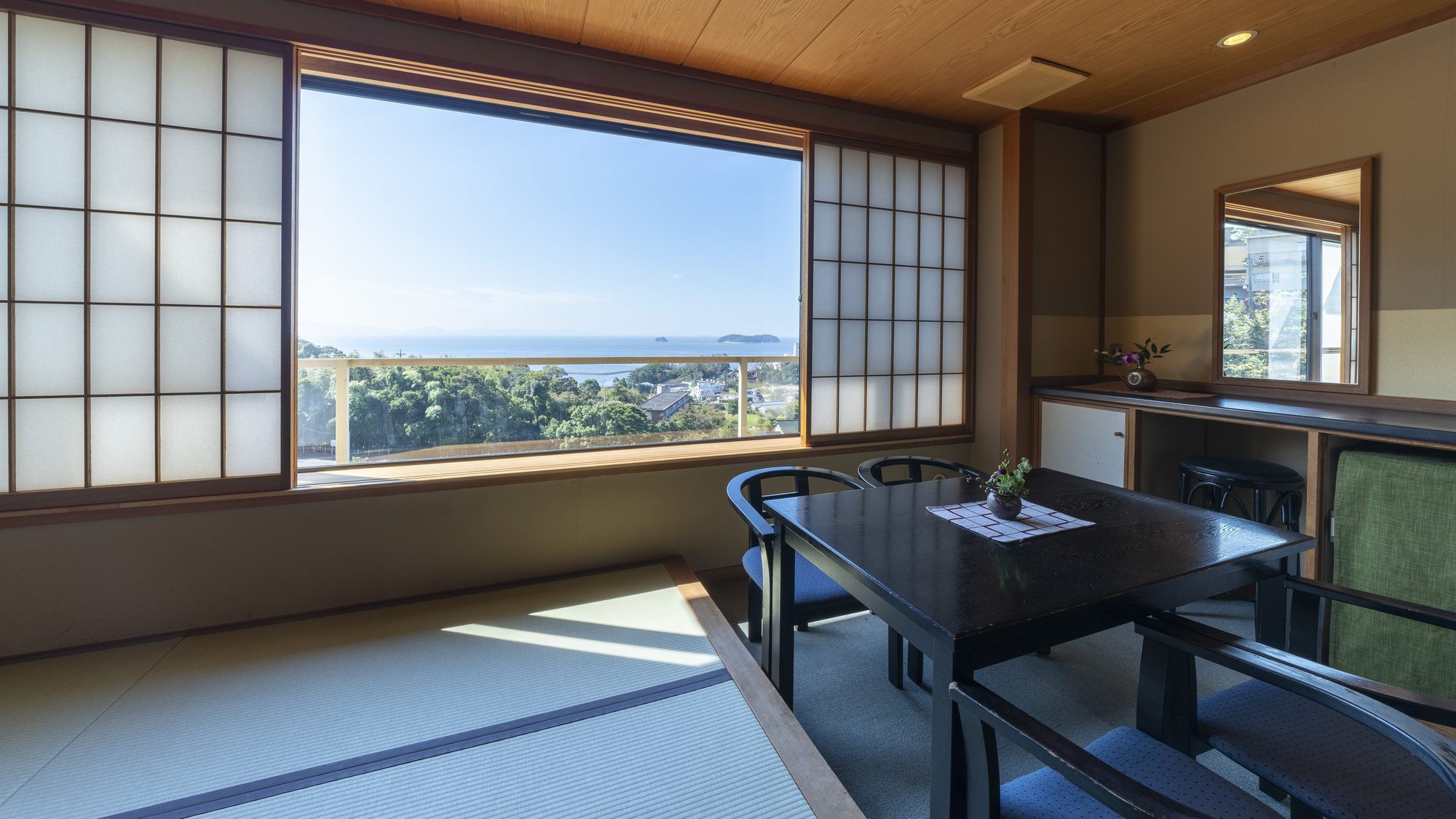 客室 西館 有楽亭（一例）／日本の伝統美をテーマにした客室＜全客室Wi-Fi利用可能＞