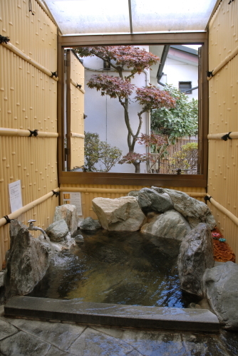 半露天風呂付客室の露天風呂