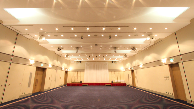 【大会議室-能登香-】約145畳宴会100名・会議150名がご利用可能な会場です。