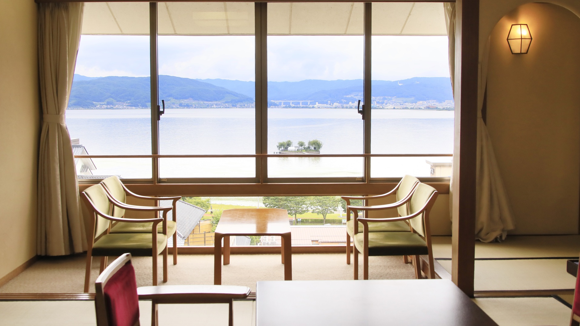 【諏訪湖一望・和室】10畳+広縁／〜5名