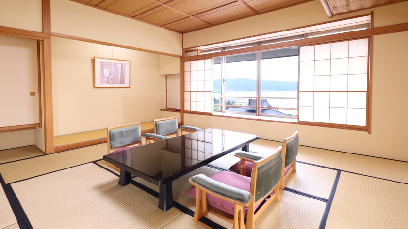 【諏訪湖一望・和洋室】リビング+和室12.5畳+8畳／〜7名