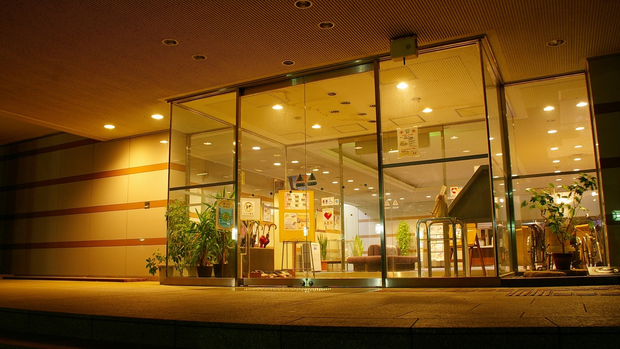 *玄関（夜）